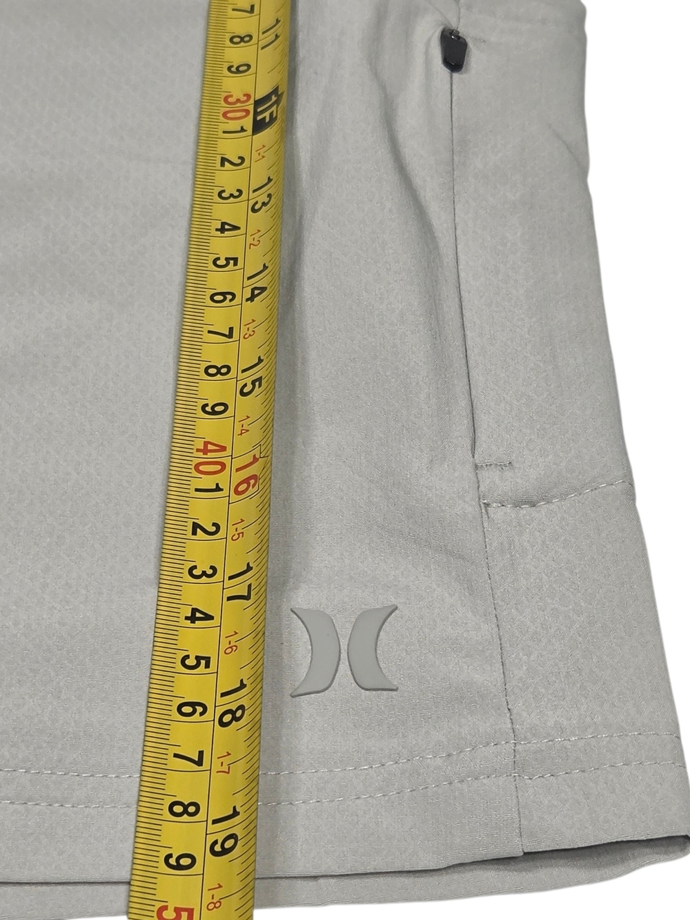 Hurley Men's Light Gray Hybrid Shorts. Waist 34 - Picture 6 of 7